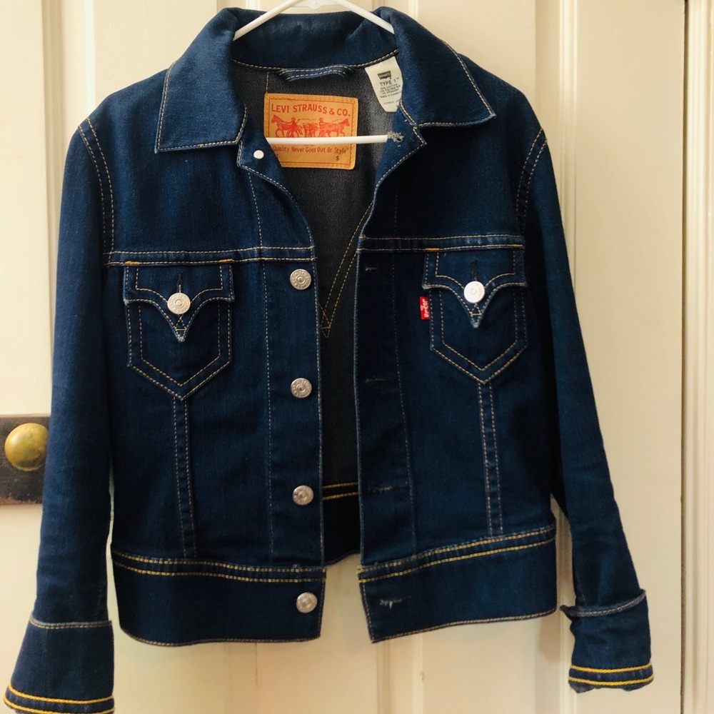 Levi Dark Wash Denim Jacket ❤️